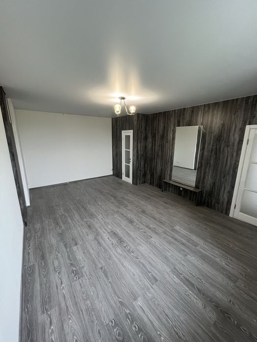 Продаж трикімнатної дворівневої квартири  Космонавтів.       ID-50-2