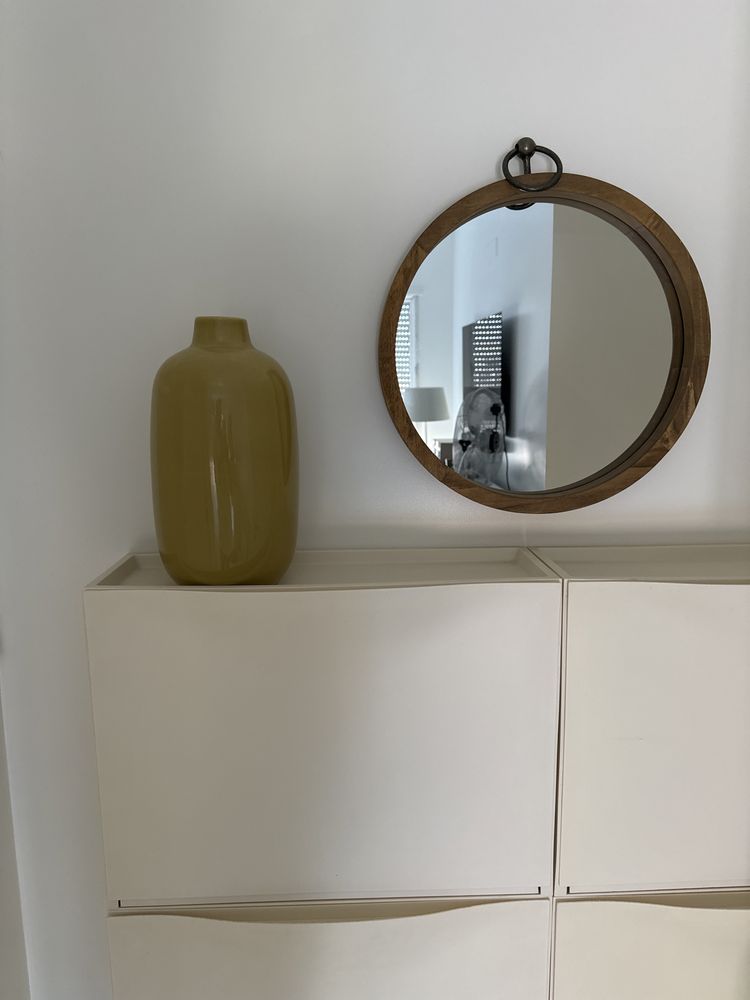 Objetos , candeeiro e espelho