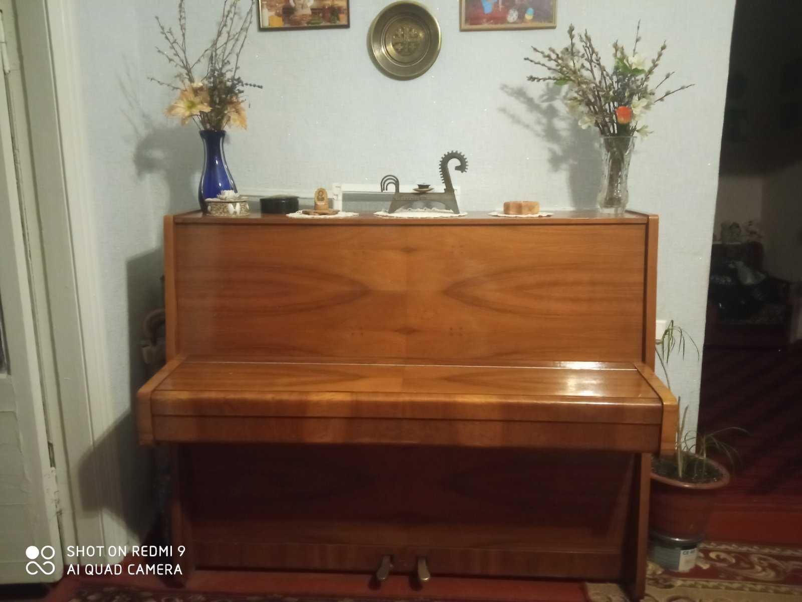 Продаю фортепіано Riga