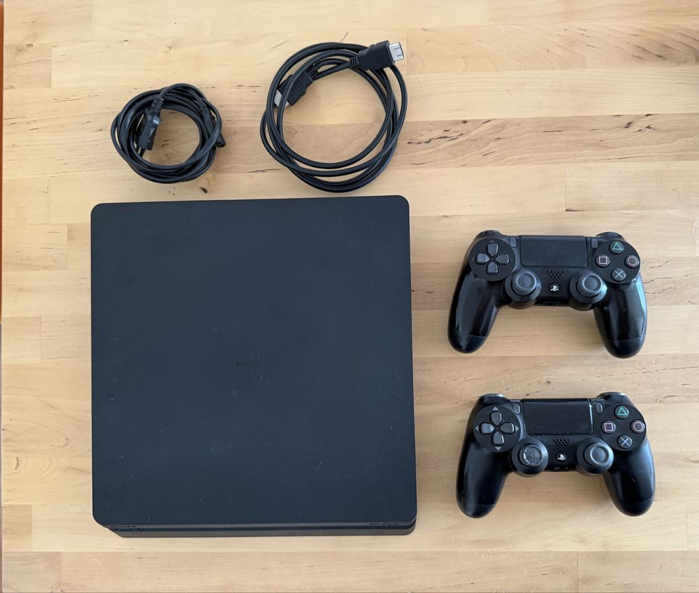 PlayStation 4 + 2 comandos