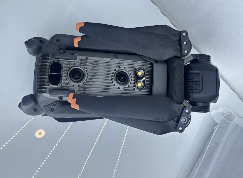 Нові квадрокоптери Mavic 3 Pro