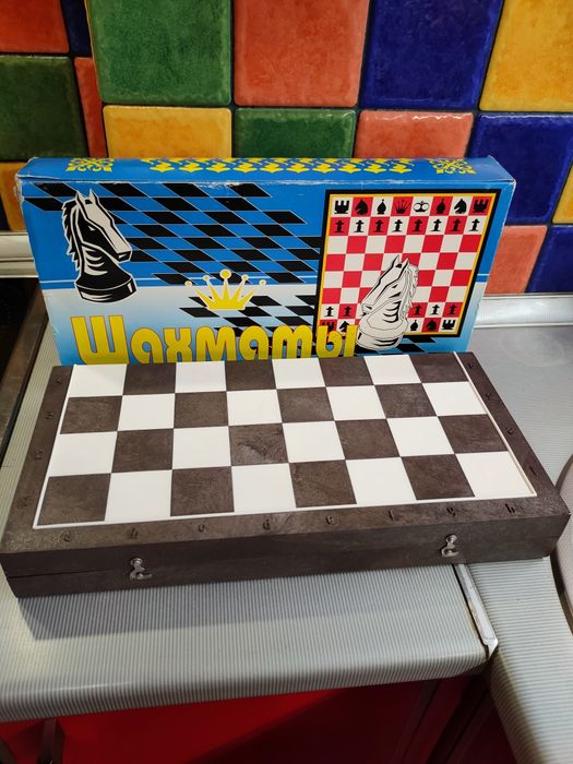 Коробка родная упаковочная, пластиковые шахматы в Новом состоянии.