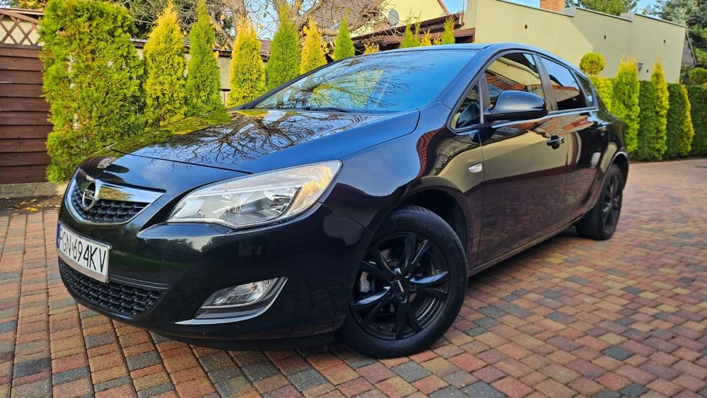 Opel Astra 1,4 120 KM* ZAREJESTROWANY* nawigacja* PDC* opłaty do 05.2026r