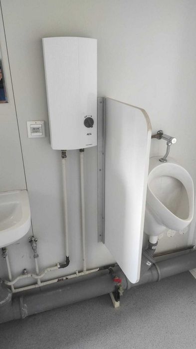 Kontener sanitarny 6x2.5m WC x3, pisuary, podgrzewacz wody, ogrzewanie