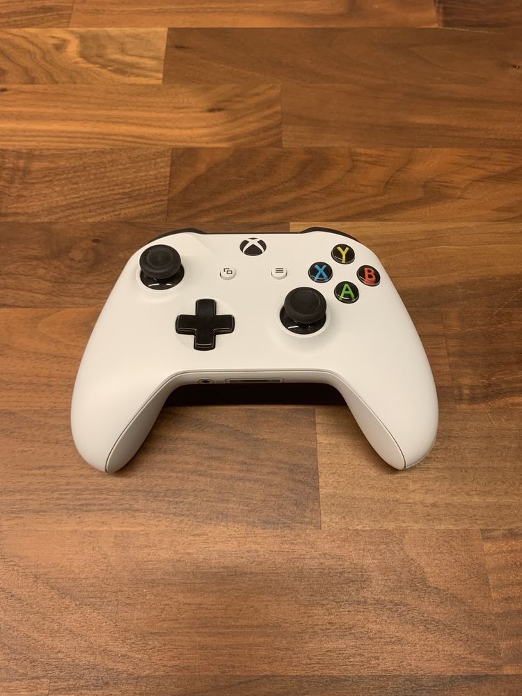 Xbox One S 500gb+2pady+12 gier (Używane!)