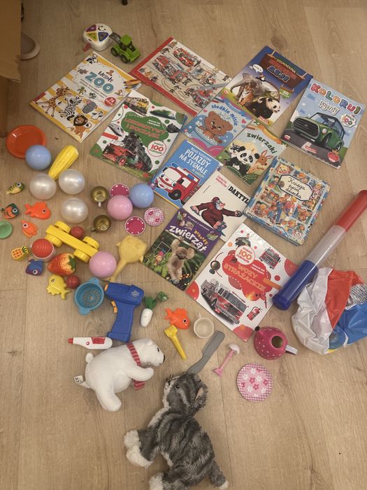 Oddam zabawki i kolorowanki