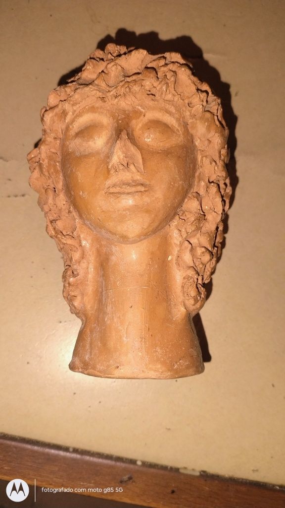 Busto antigo em cerâmica