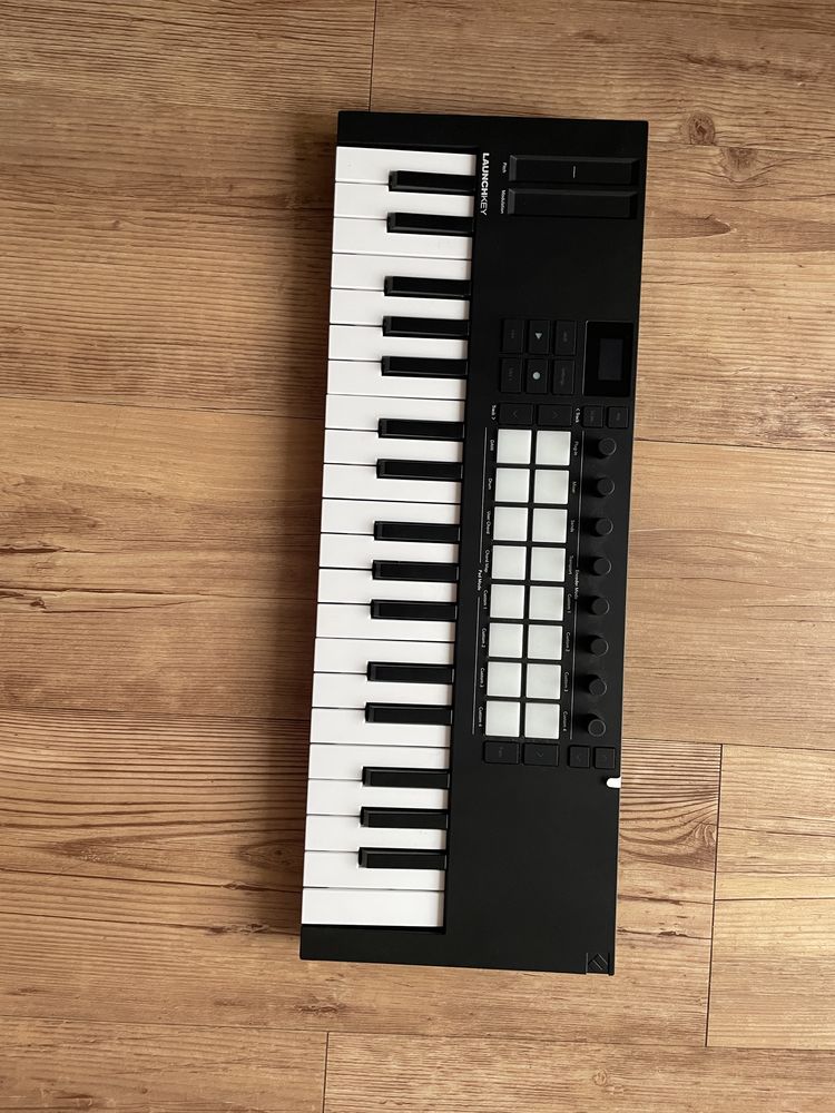 Novation Launchkey 37 mini mk4