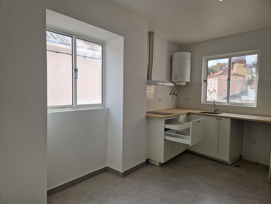 Arrenda-se / Vende-se Pink Waterfalls House