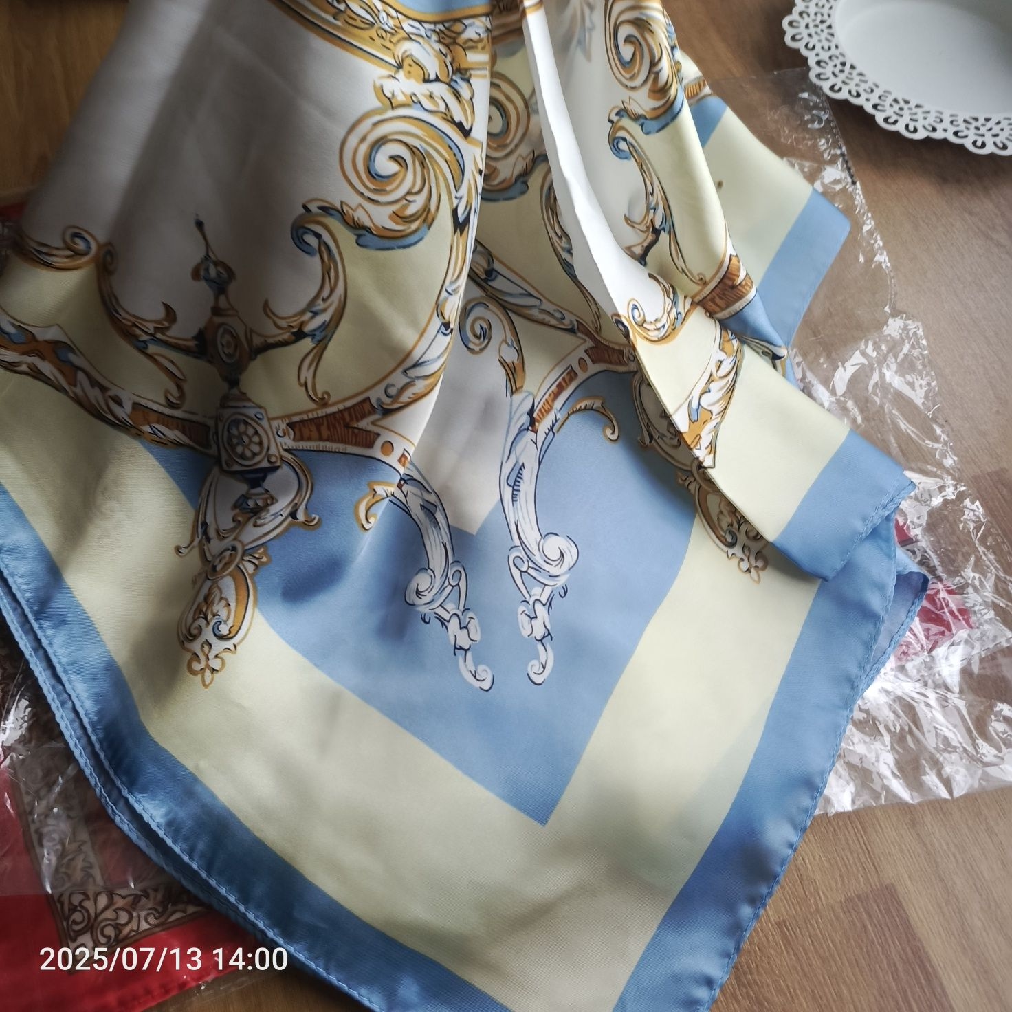 Nowa przepiękna kwadratowa Apaszka 70 cm jedwab sztuczny