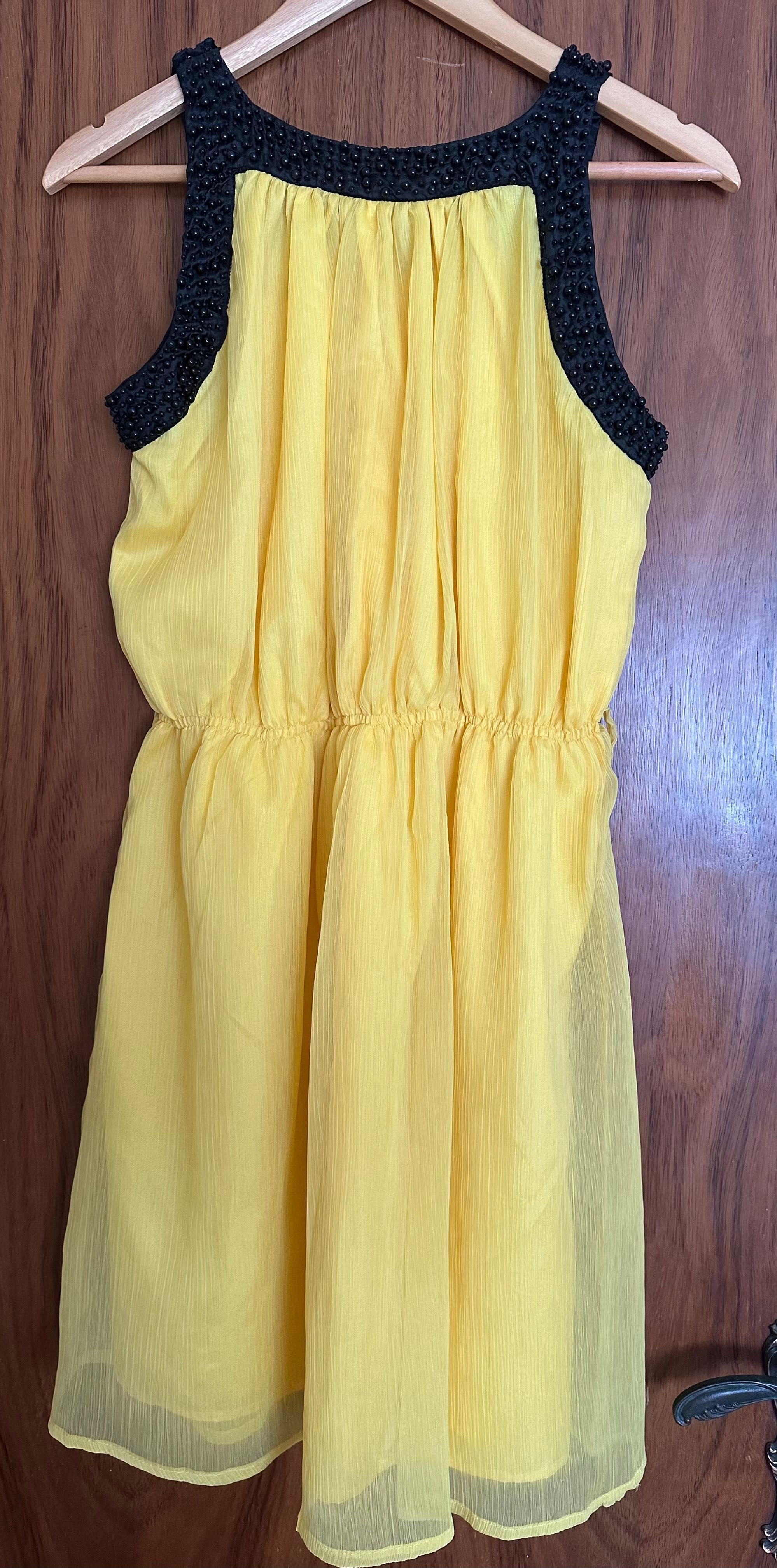 Vestido amarelo de verão