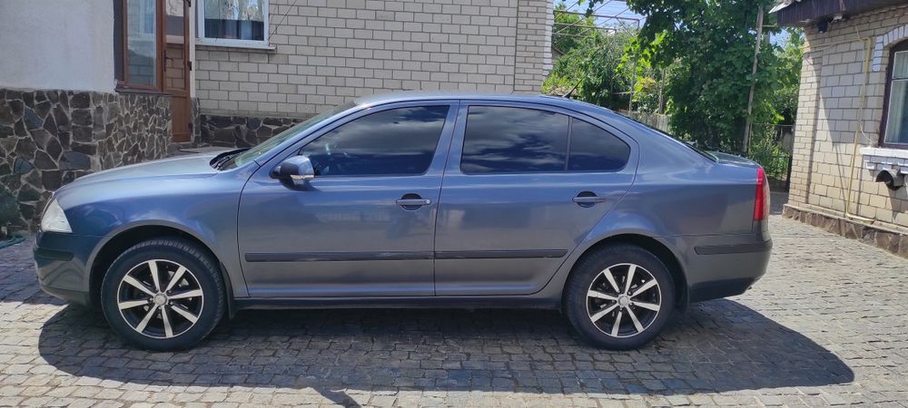 Автомобіль в гарному стані.