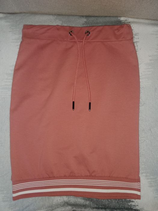 Spódnica damska do kolan