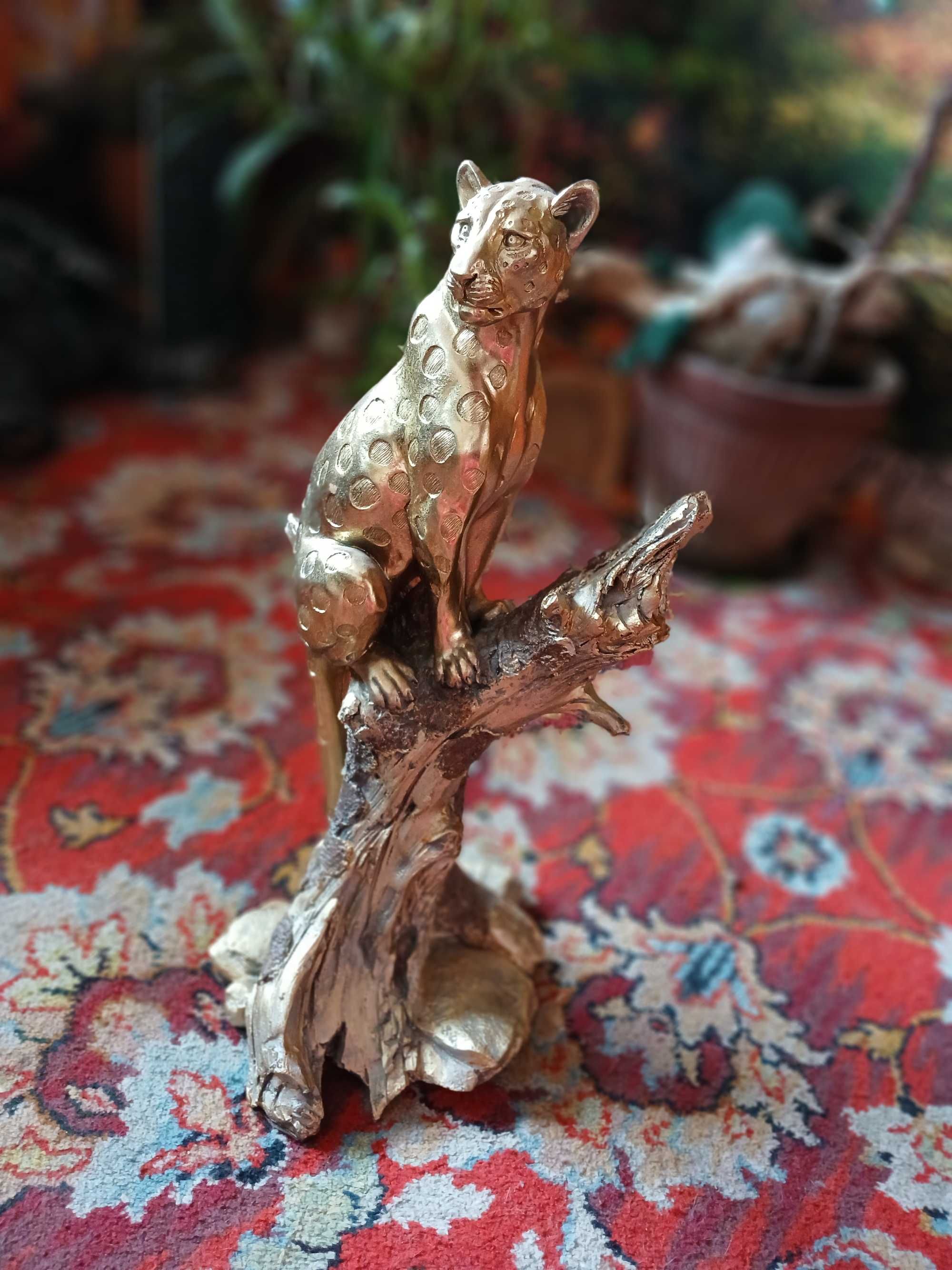 Dziki kot figura posąg