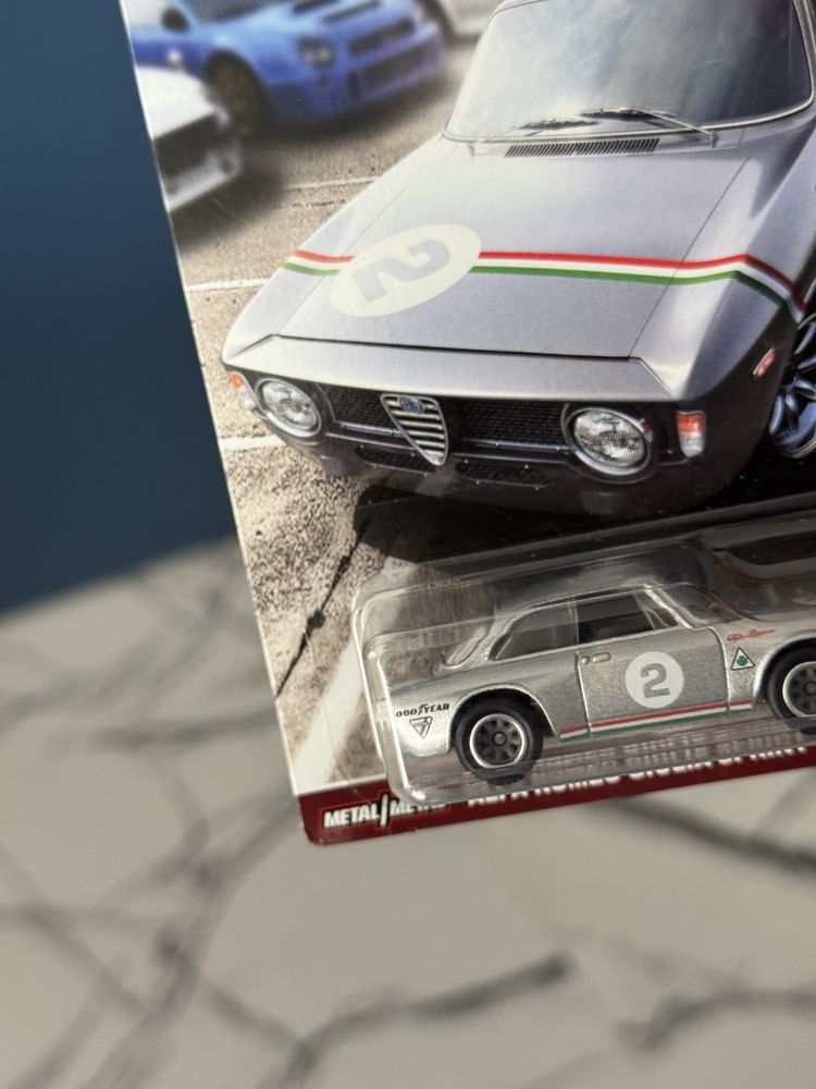 Hot Wheels Premium Cars & Donuts Alfa Romeo GIULIA Sprint GTA Quadrifo