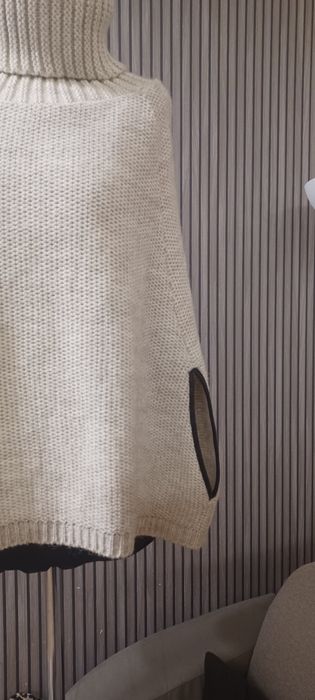 Damskie ponczo z golfem