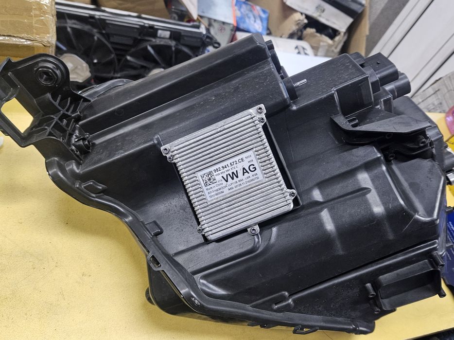 Skoda Karoq lift przednia prawa lampa full led 57B941036