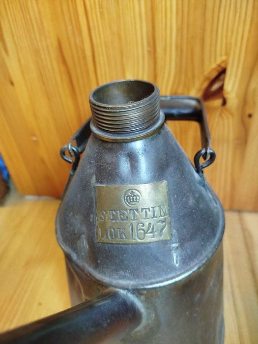 Szczecin - Stettin, olejarka, konewka z tabliczką znamionową