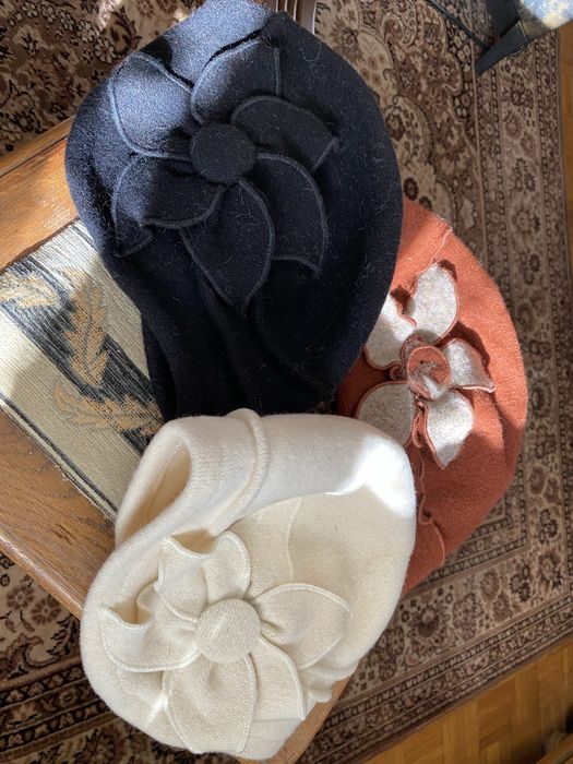 2 Czapki damskie TONAK w stylu retro