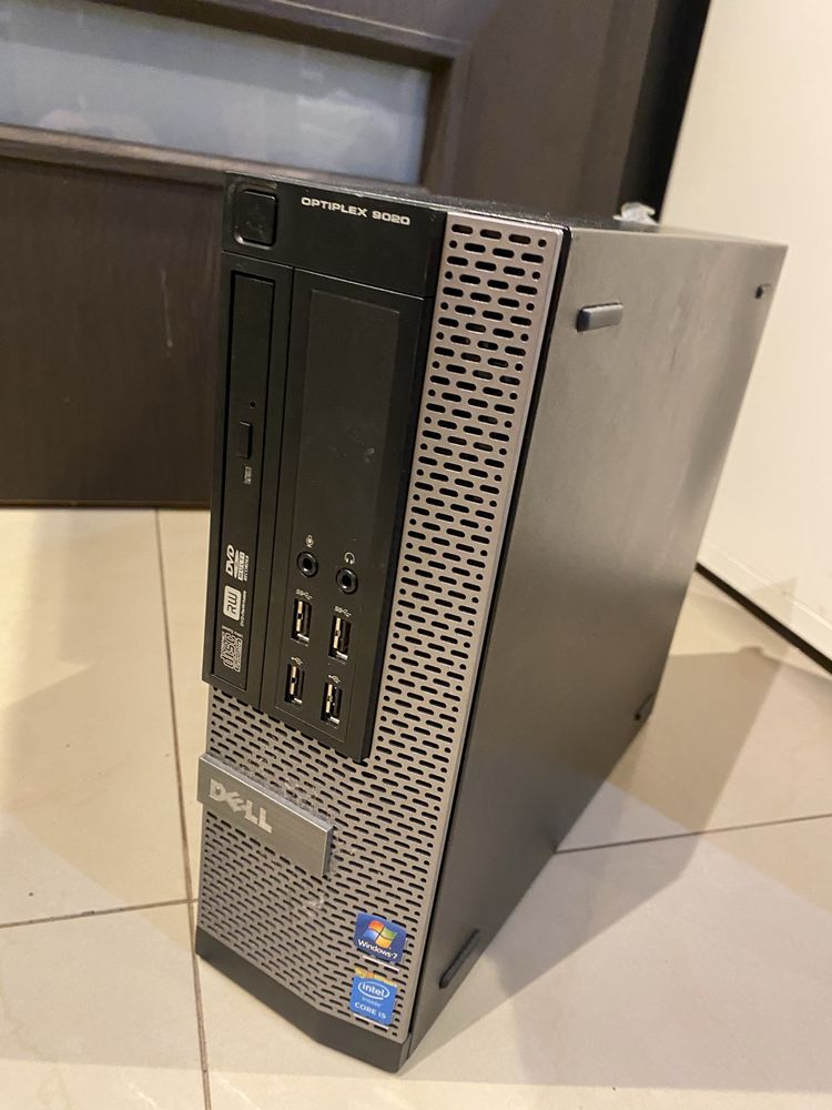 Komputer z monitorem