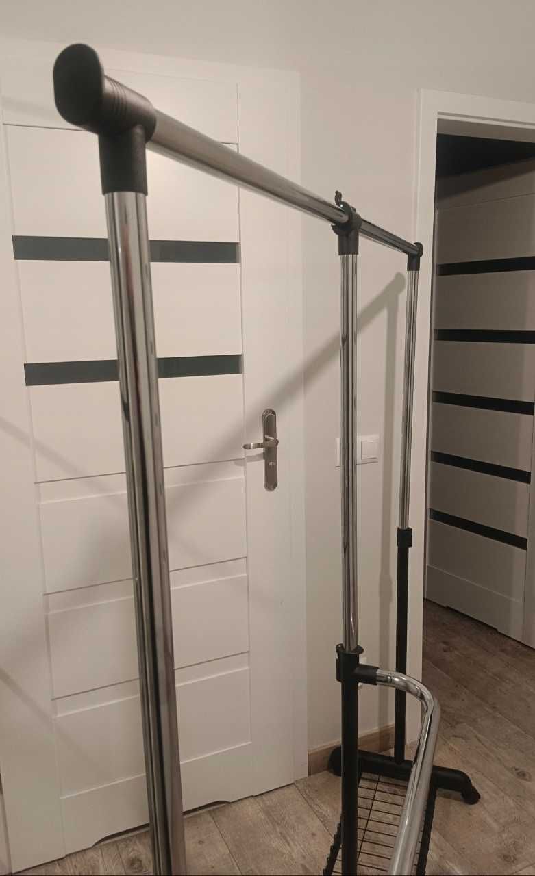 Solidny  Wieszak na kółkach garderoba organizer na ubrania szafa loft