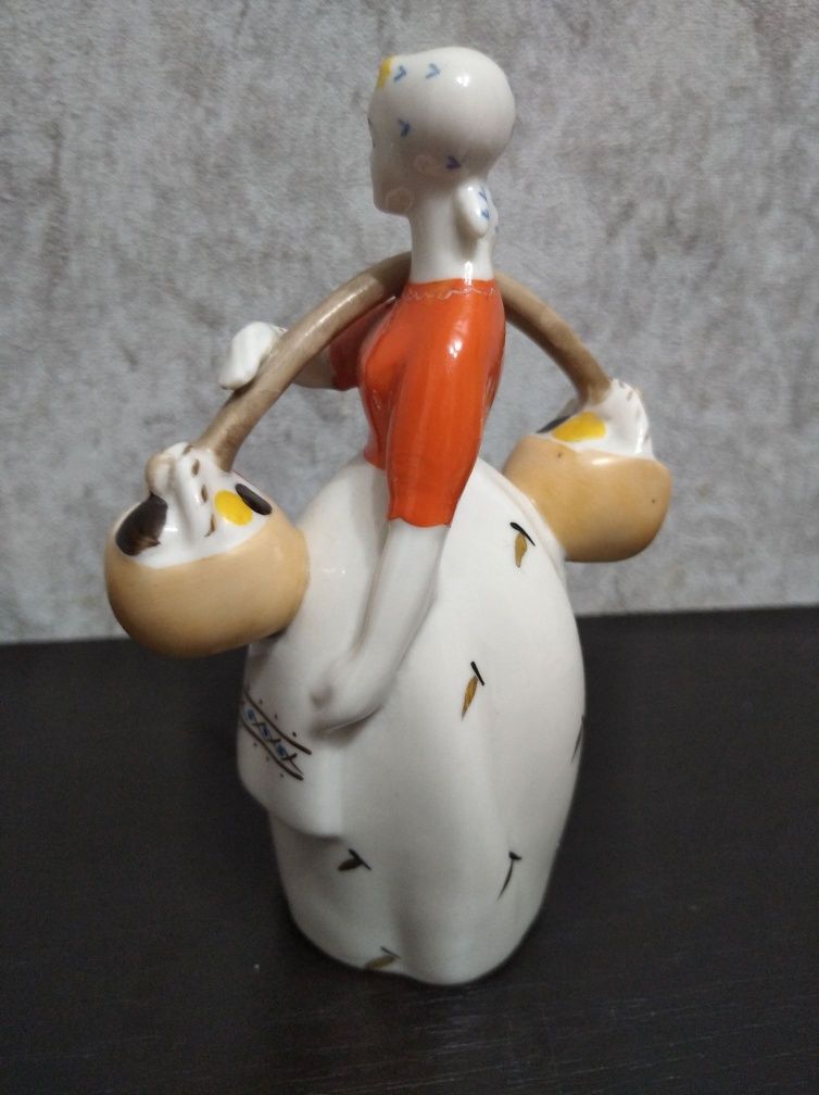 Фарфоровая статуэтка Девушка с грибами, ПЗХК.