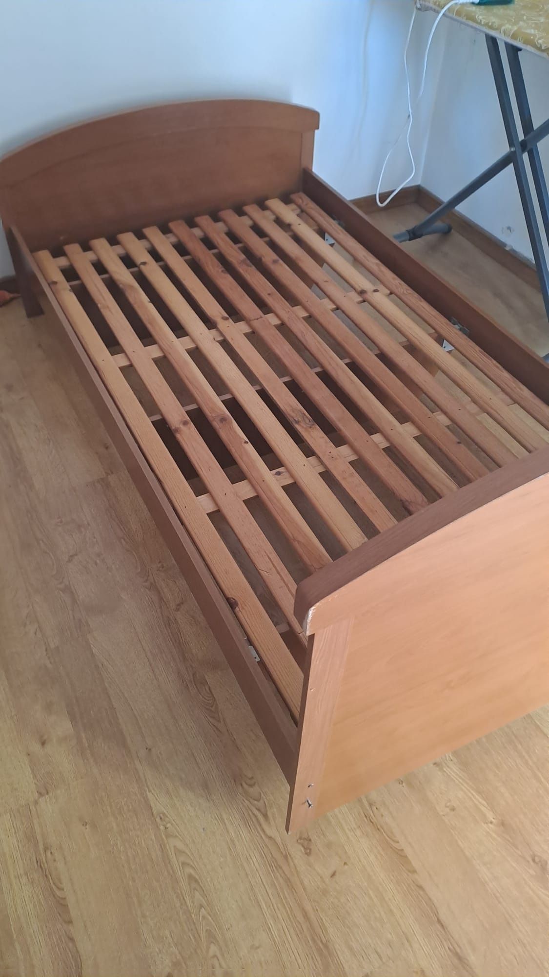 cama de solteiro em bom estado