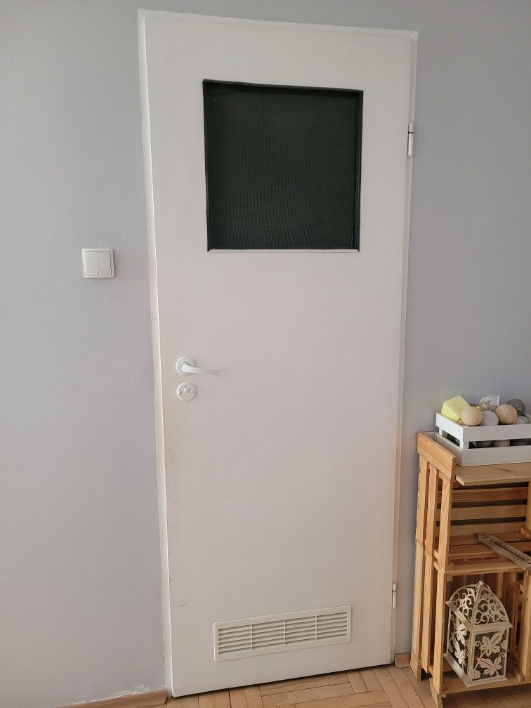 Drzwi wewnętrzne drewniane z klamką i zamkiem. 5 szt