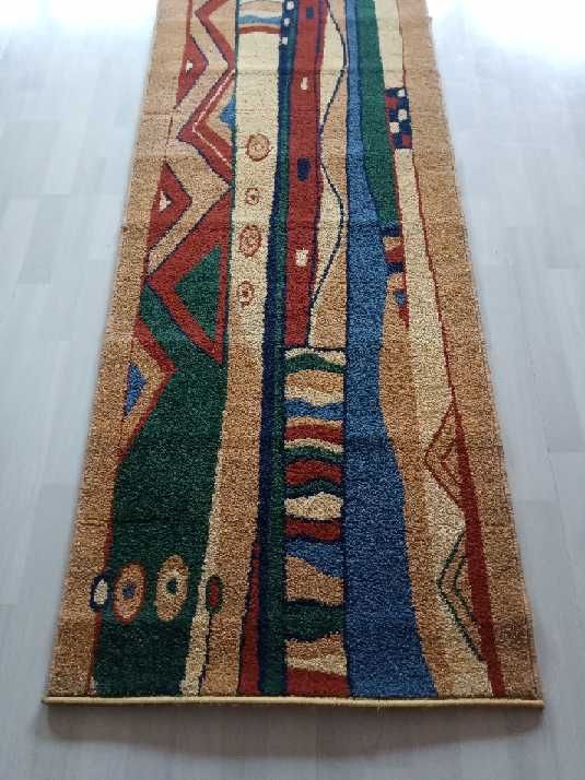 Dlugi dywan chodnik