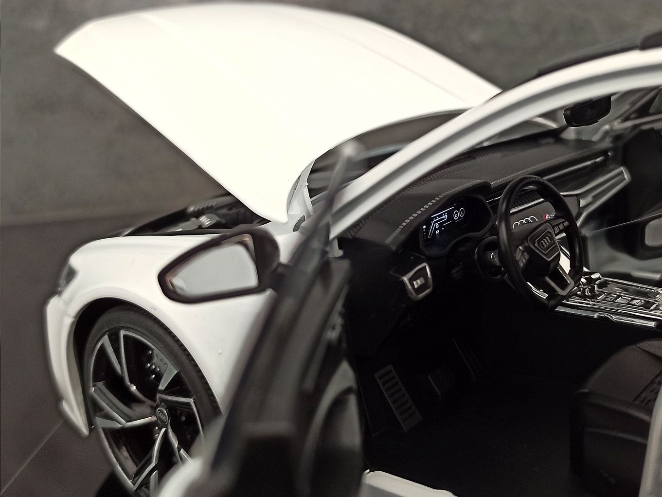 1:18 Audi rs6 Avant ,duży model