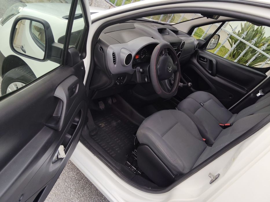 Citroën Berlingo de 2013  muito impecável revisão feita..1.6 HDI 90 cv