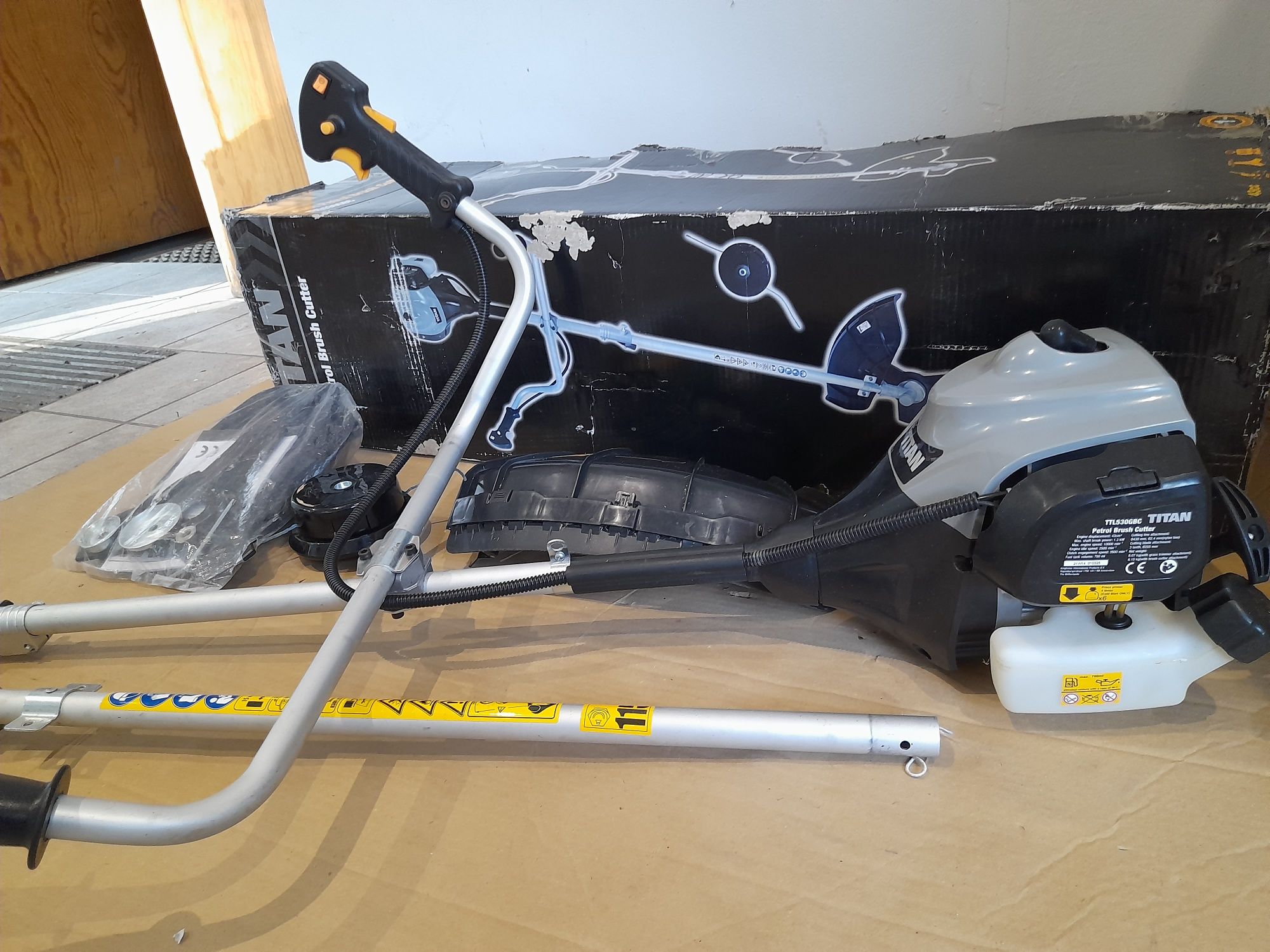 Kosa  Podkaszarka spalinowa TITAN 43ccm 2w1 Jak Nowa