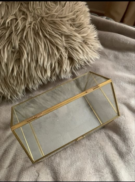 Szklana skrzynka na koperty