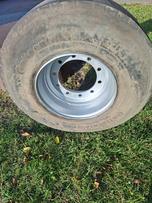 sprzedam kompletne koło do samochodu ciężarowego rozmiar 385/65R19.5