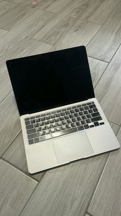 MacBook Air  M1 • 8 ГБ RAM