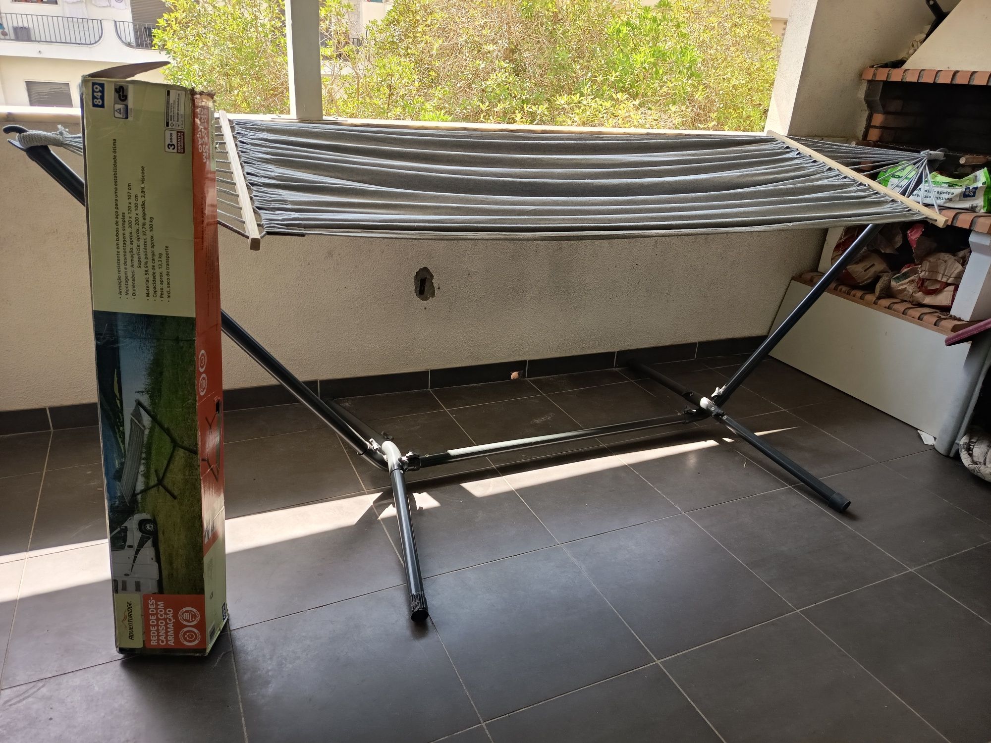 Cama de rede com suporte