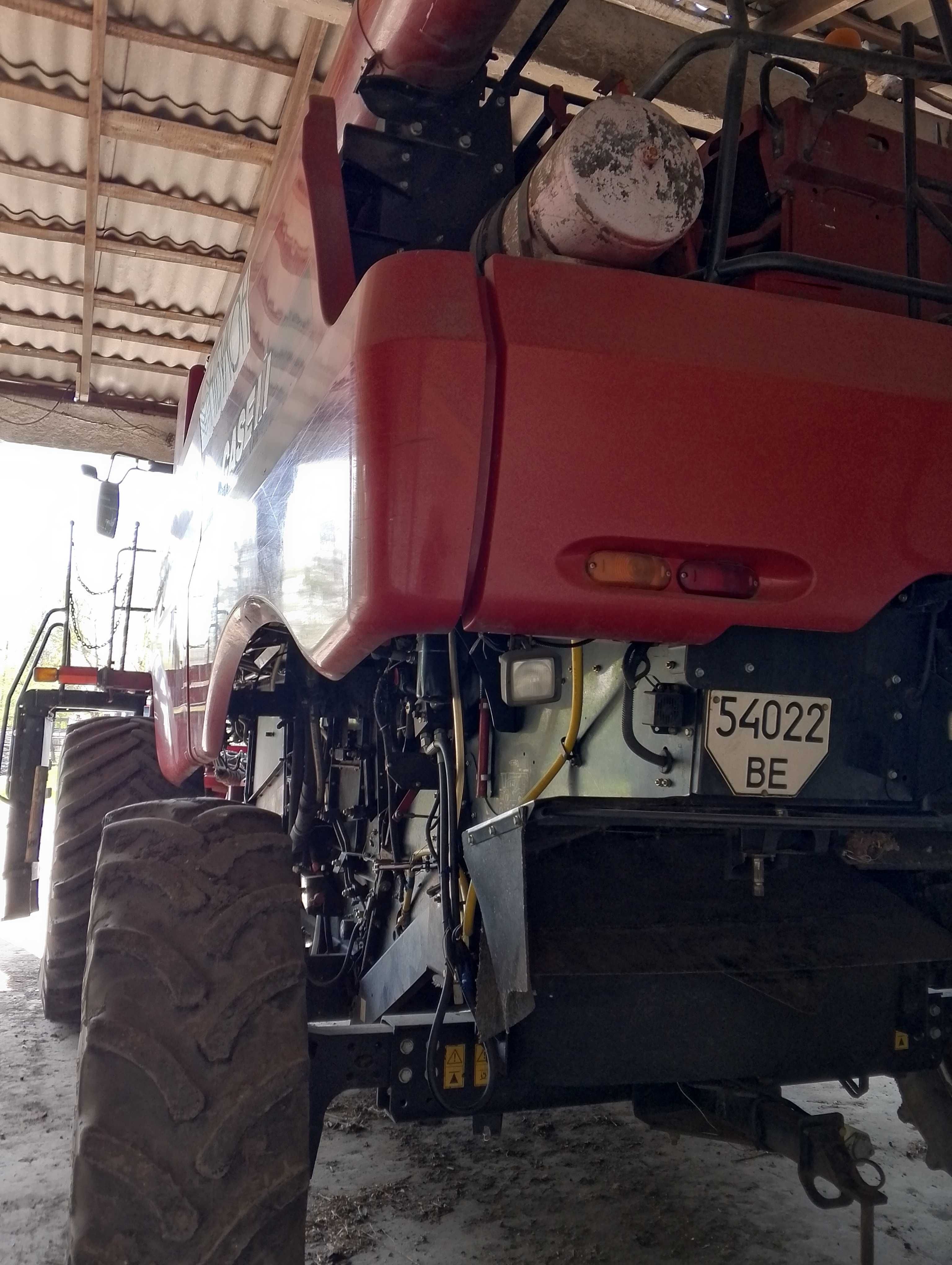 Комбайн Case IH 5140 з жаткою CASE IH 3020 TERRAFLEX (7.6м)