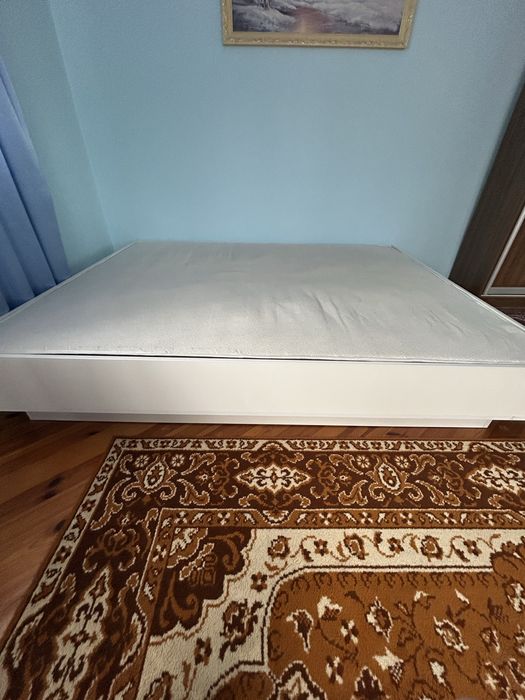 Продам ліжко з матрацом 200х160см