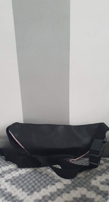 Piękna saszetka/nerka damska