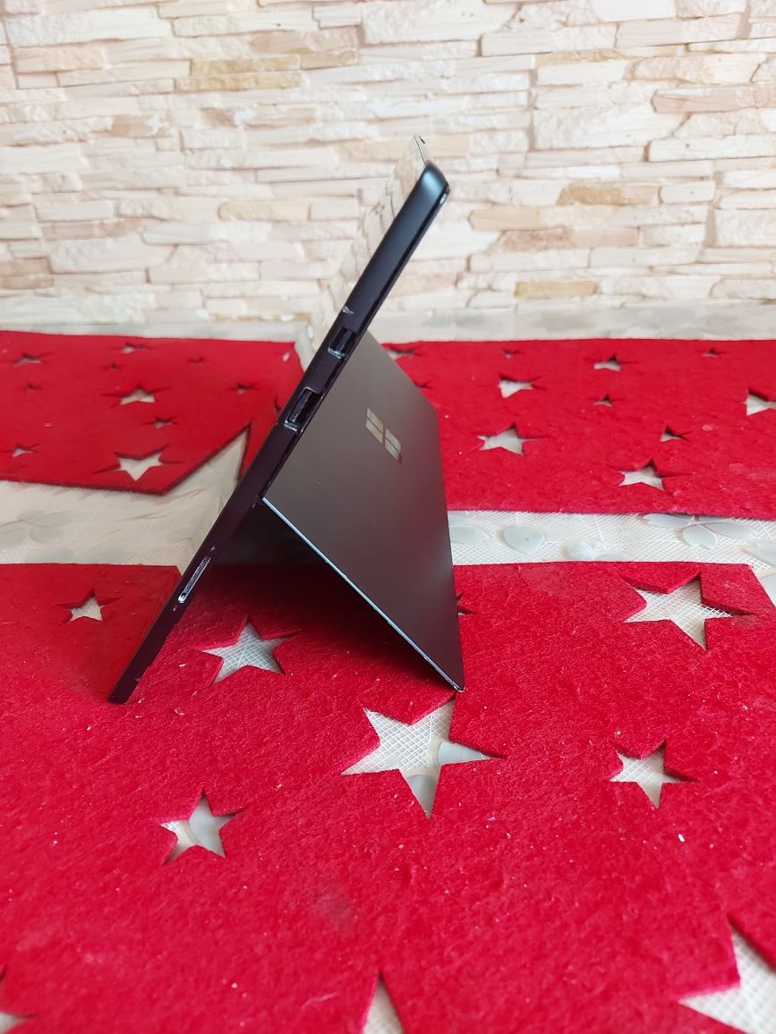 Планшет Microsoft Surface Pro 6, i5-8250U, RAM 8Gb, SSD 256 GB, Win 10