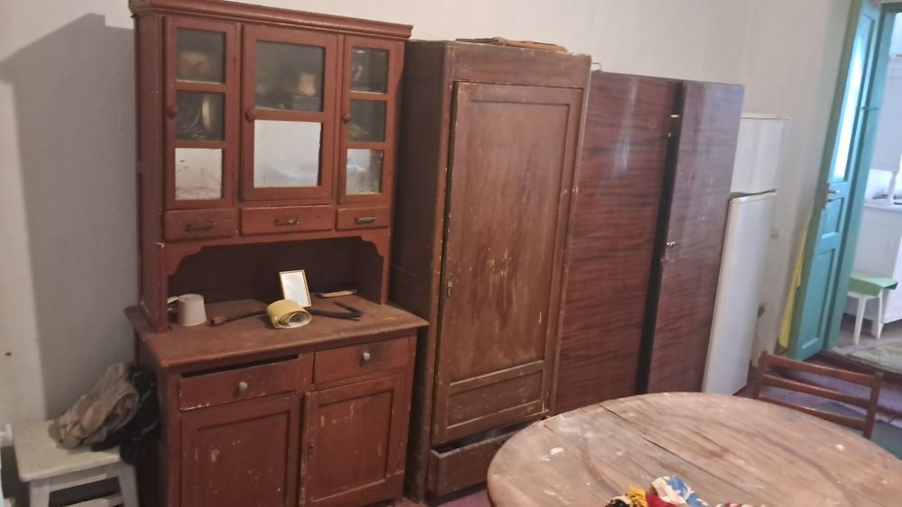 Віддам старі меблі