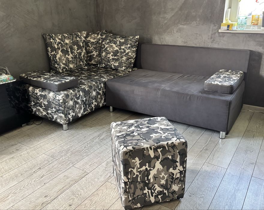 Narożnik z funkcją spania plus pufa