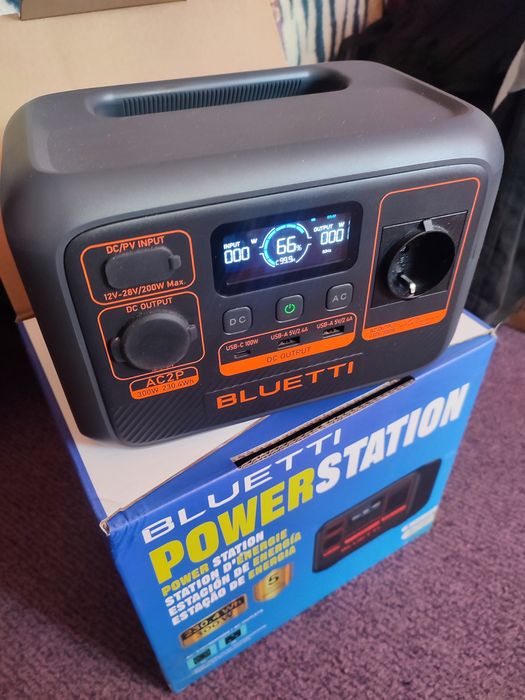 Зарядна станція Bluetti AC2P / 300 Вт / 230.4 Вт⋅год / LiFePO4