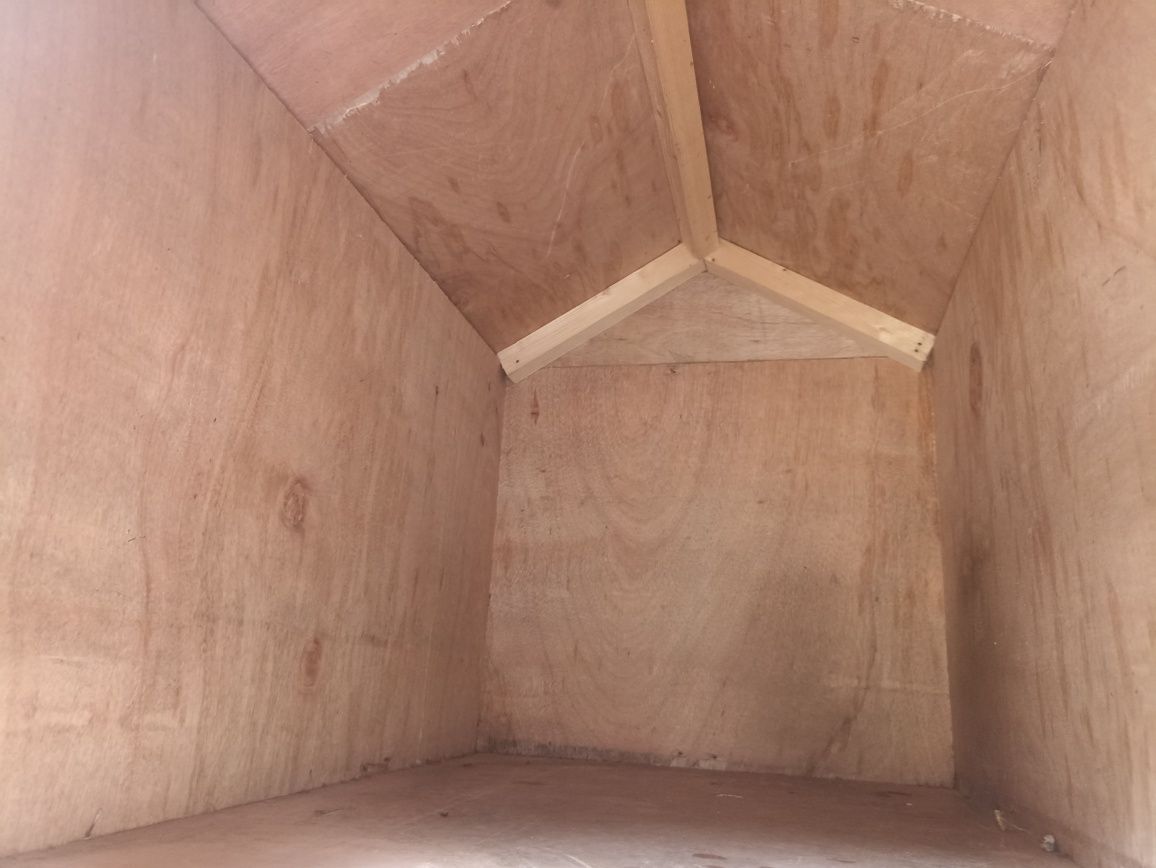 Casota para cães (porte médio) em madeira maciça, en ótimo estado