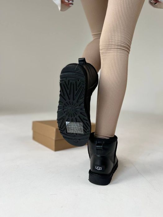 Уггі Чоловічі UGG Classic Mini Black Leather (Шкіра)