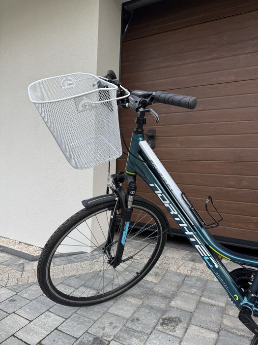 Damski rower miejski Northec Boudicca jasny bialy niebieski koszyk