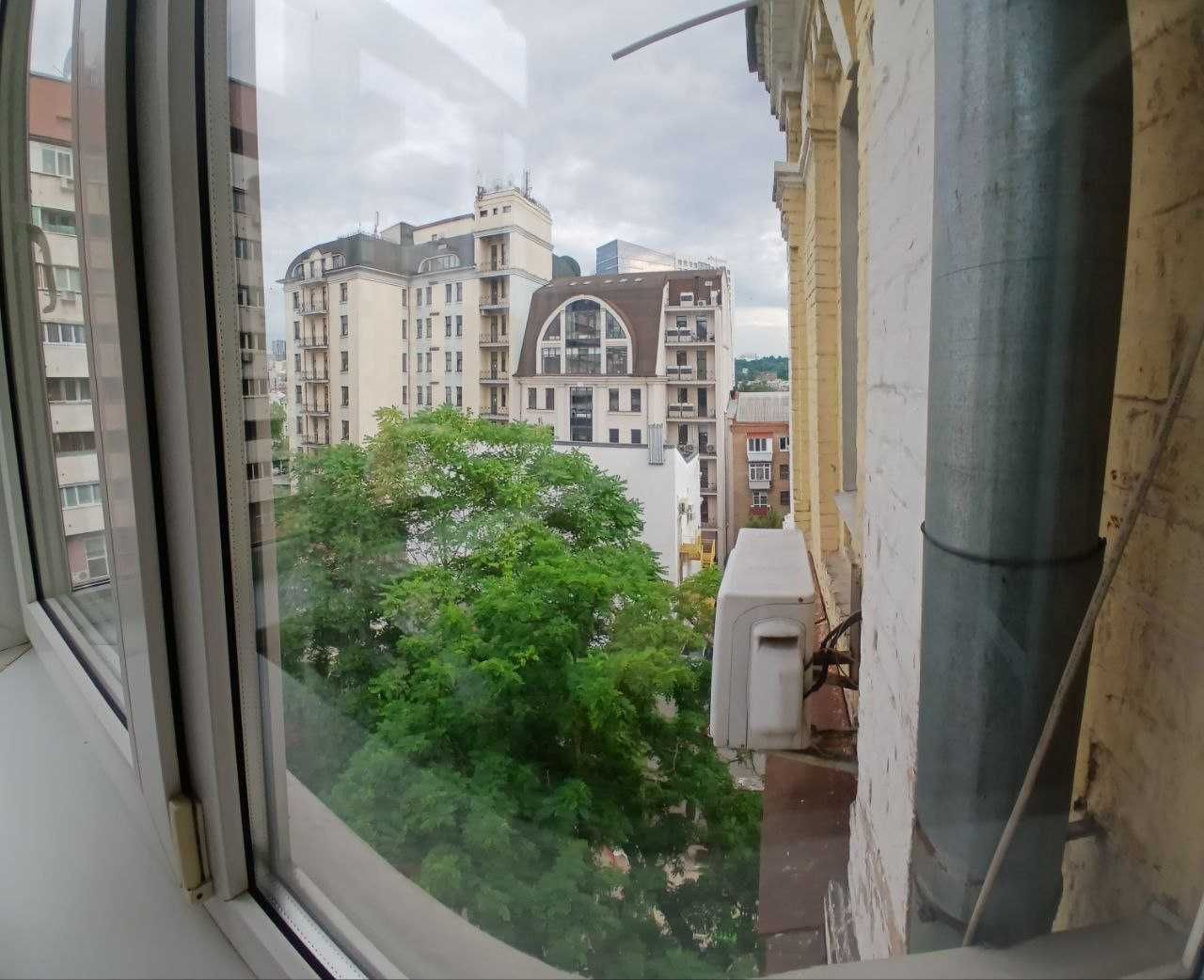 Квартира-студія в царському будинку без комісії, вул.Тарасівська 23/25