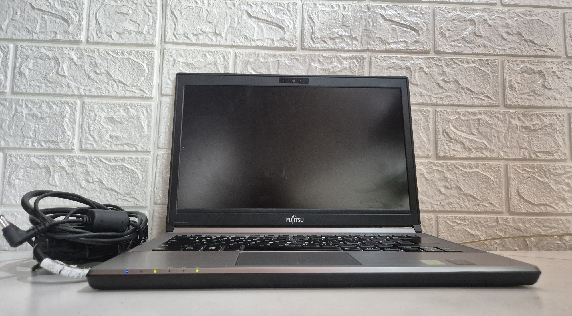 Fujitsu i5/ 8GB RAM/ SSD impecável