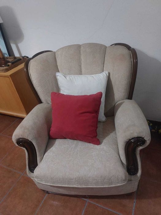 Conjunto  Sofá + 2 poltronas