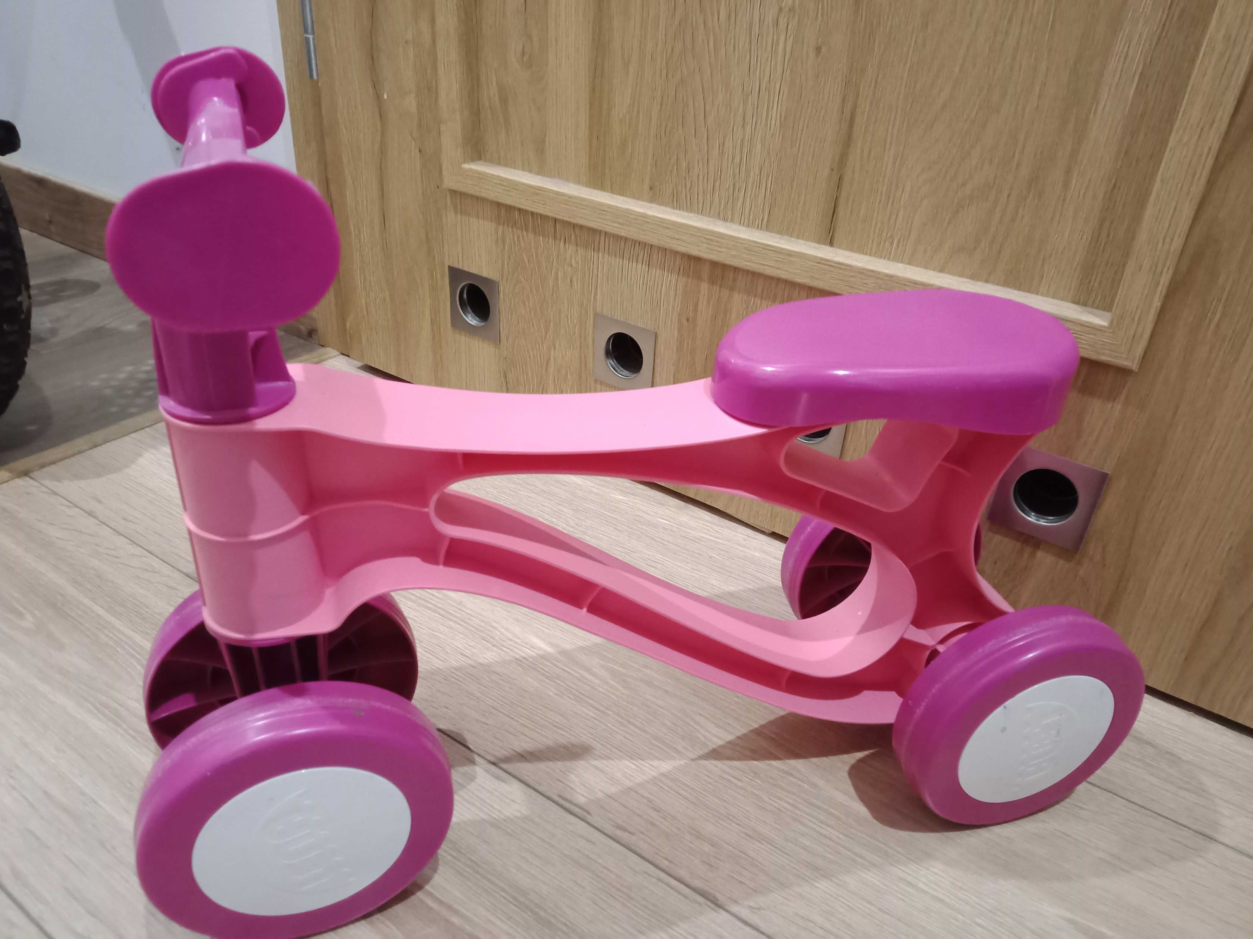 Różowy rowerek biegowy dla roczniaka